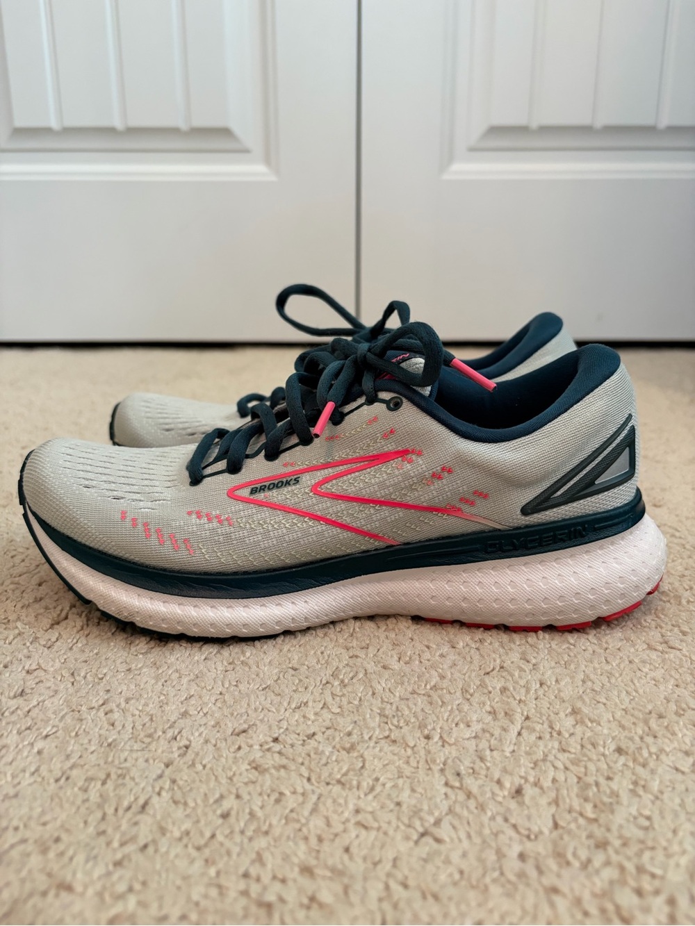 Brooks Glycerin 19 Running Shoes Womens Size 8 Gray Neutral Cushion 1203431B110